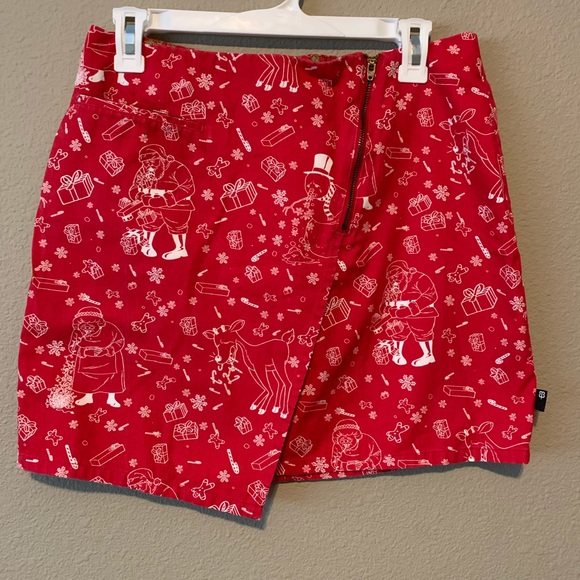 Christmas skirt in the summer! - Picture 1 of 3